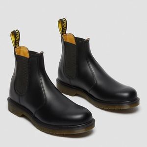 Dr. Martens 2976 Smooth Leather Chelsea Boots